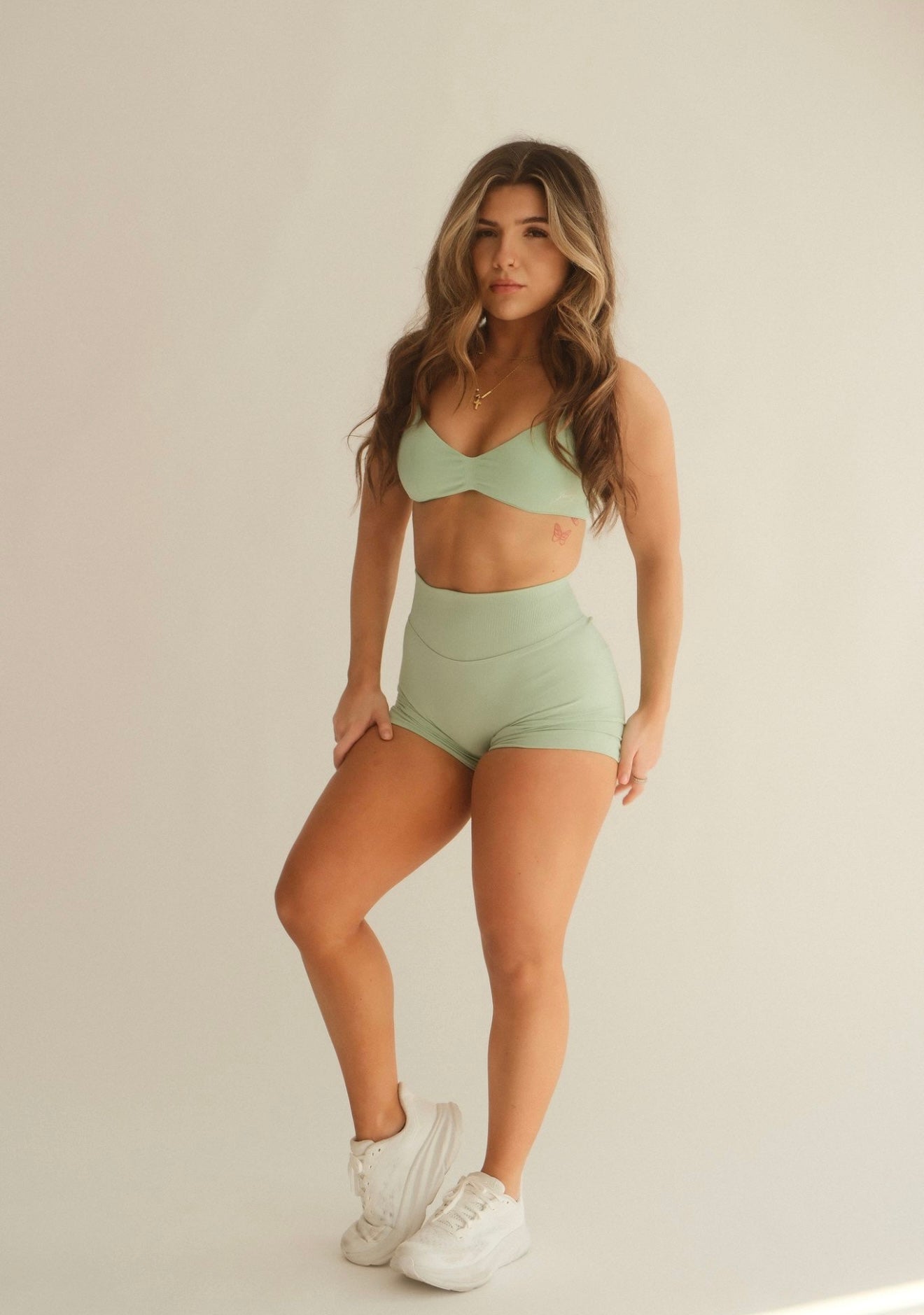(Mint) For her set