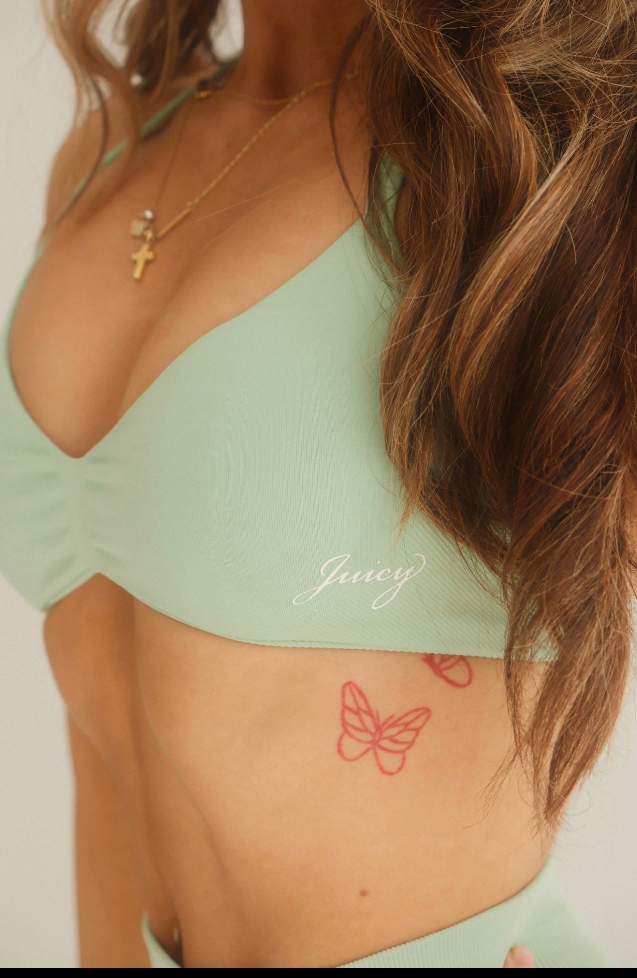 (Mint) For her set